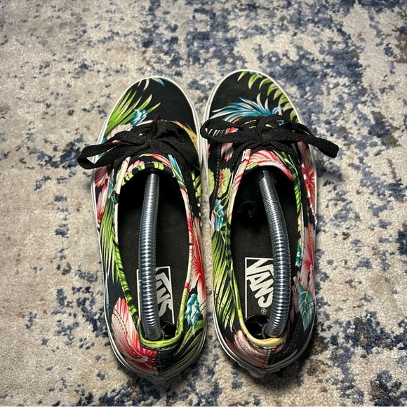 Vans Black & Red Floral Hawaiian Lace-Up Sneakers Size 9 Women’s - Picture 6 of 9